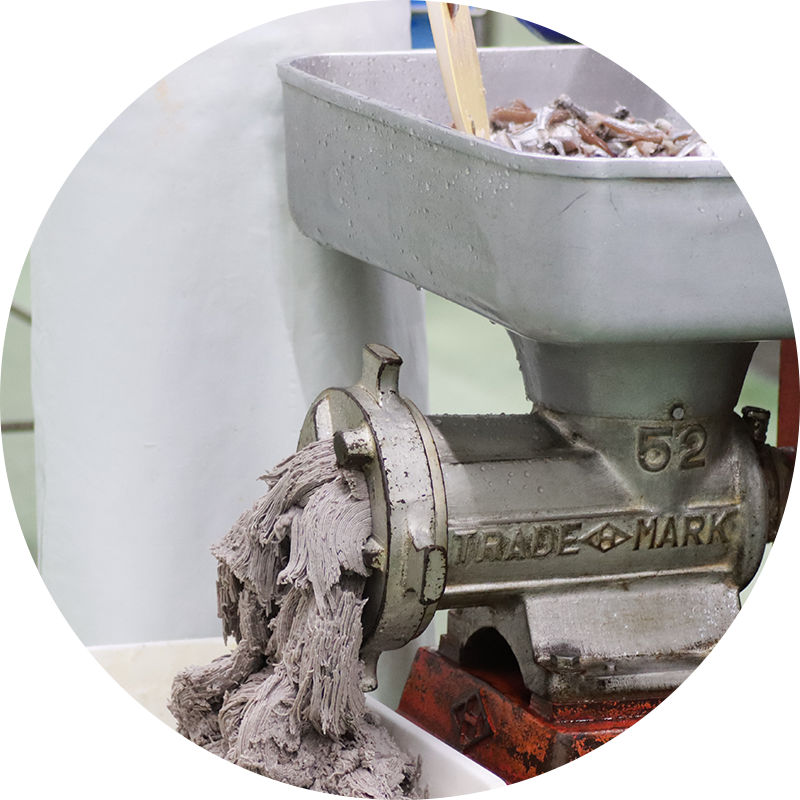 ミンチ機で骨ごとすり身に