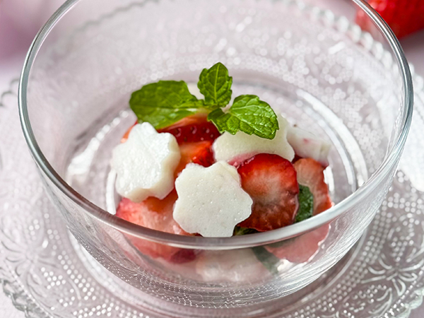 かまぼこと苺の春色マリネ