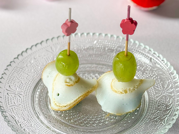 あげ巻とぶどうのドレス・ピンチョス